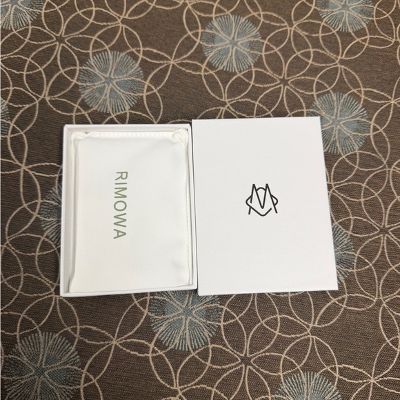 RIMOWA silver Card Holder brand new - Picture 2 of 4